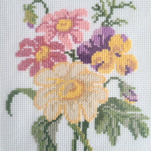 Floral design cross stich embroidery. - Picture 3 of 4
